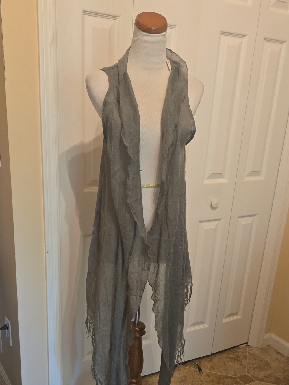 NWT YA los Angeles Lightweight Gray Draped Fringe Scarf Vest Sz M READ
